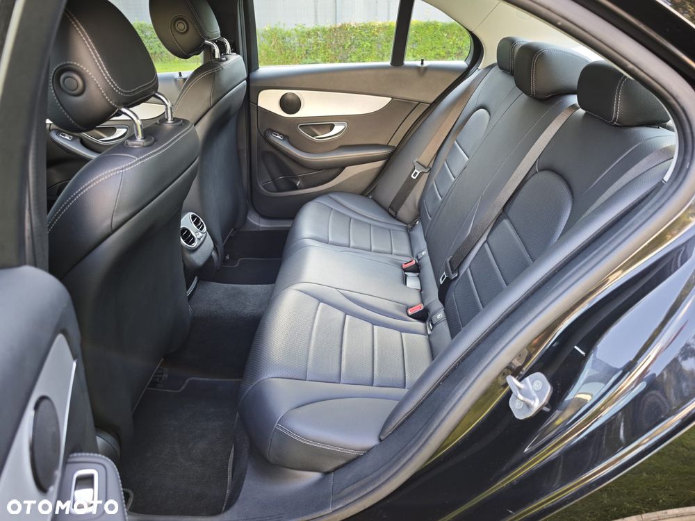 Mercedes-Benz Klasa C 180 9G-TRONIC - 21