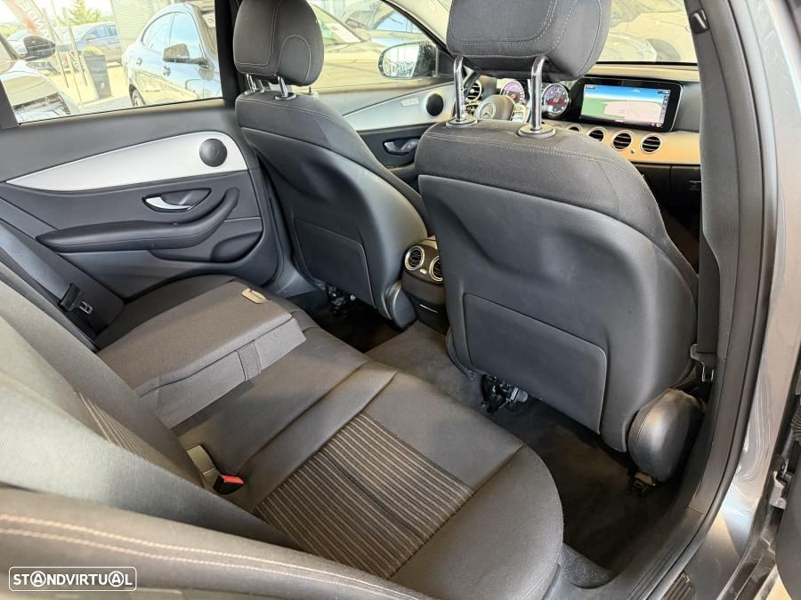 Mercedes-Benz E 300 de Avantgarde 4Matic - 12