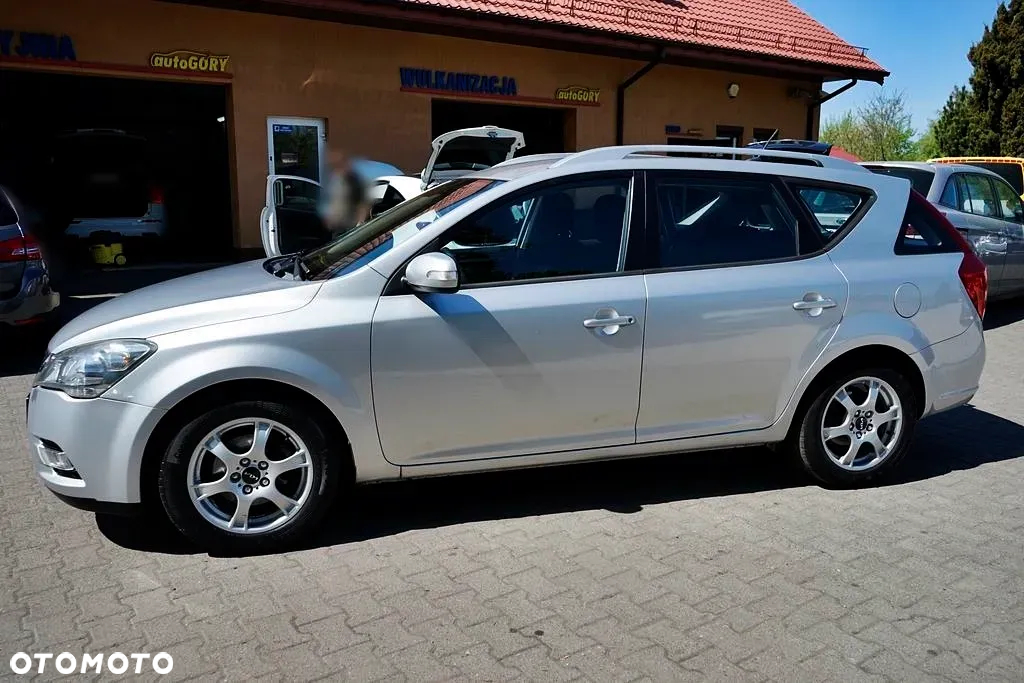 Kia Ceed - 8