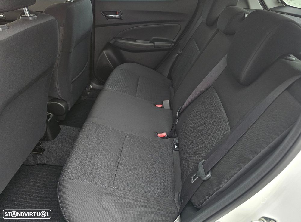 Suzuki Swift 1.2 Dualjet Hybrid CVT Comfort+ - 24