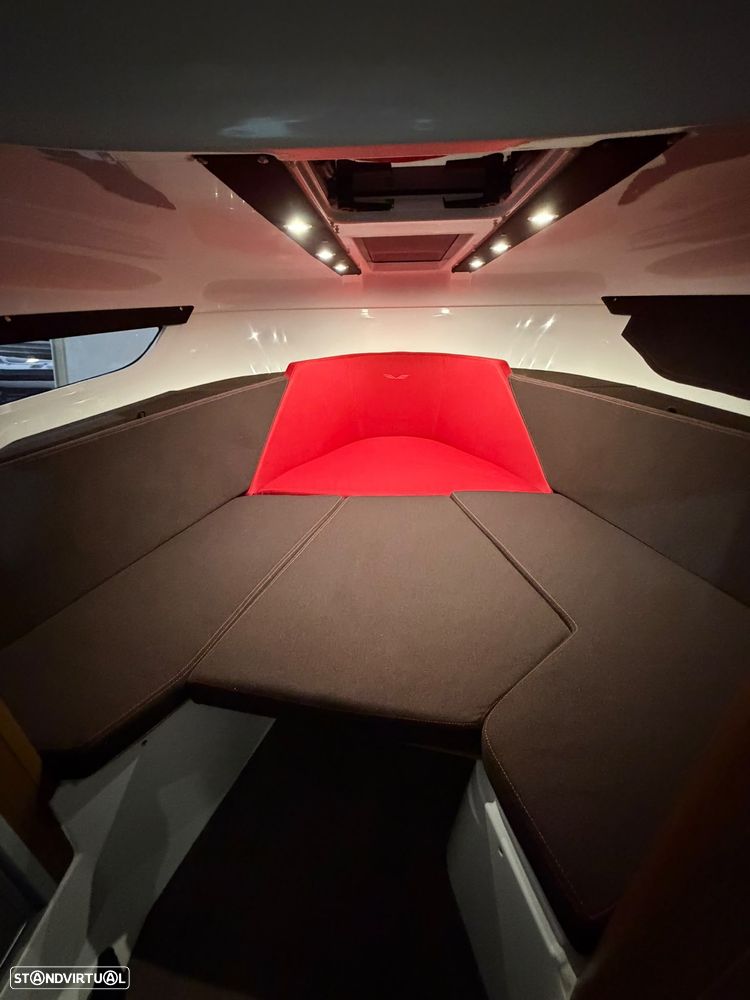 Beneteau 8.8 Sundeck - 16