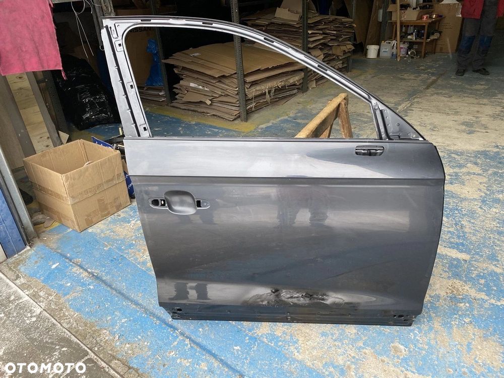 DRZWI PRZEDNIE PRAWE AUDI Q5 80A - 1