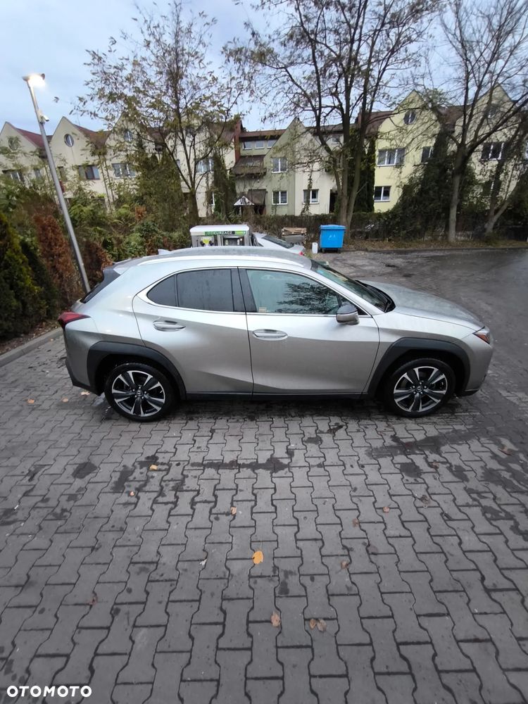 Lexus UX - 25