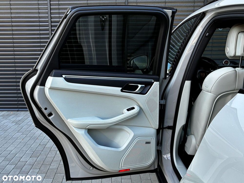 Porsche Macan - 40