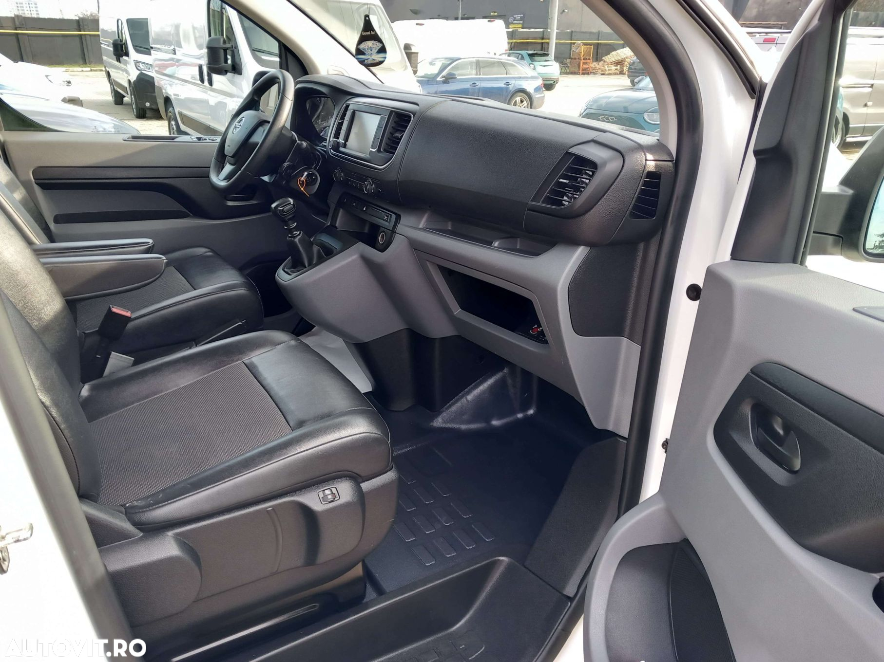 Opel Vivaro - 11