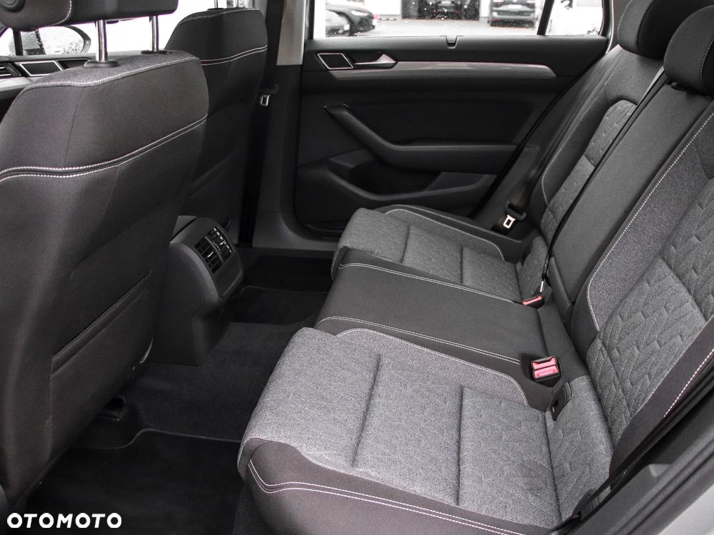 Volkswagen Passat 2.0 TDI Business DSG - 11