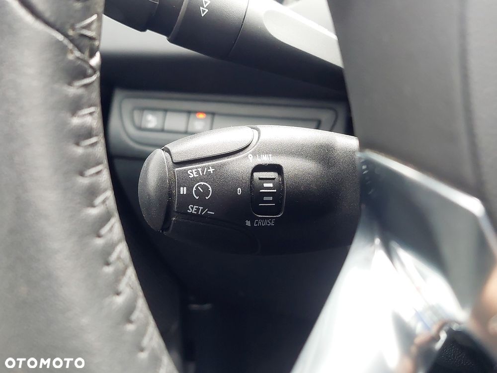 Peugeot 208 - 25