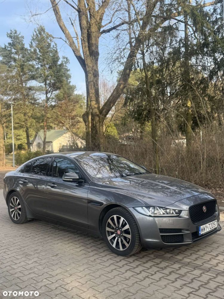 Jaguar XE 2.0 D AWD Pure - 1