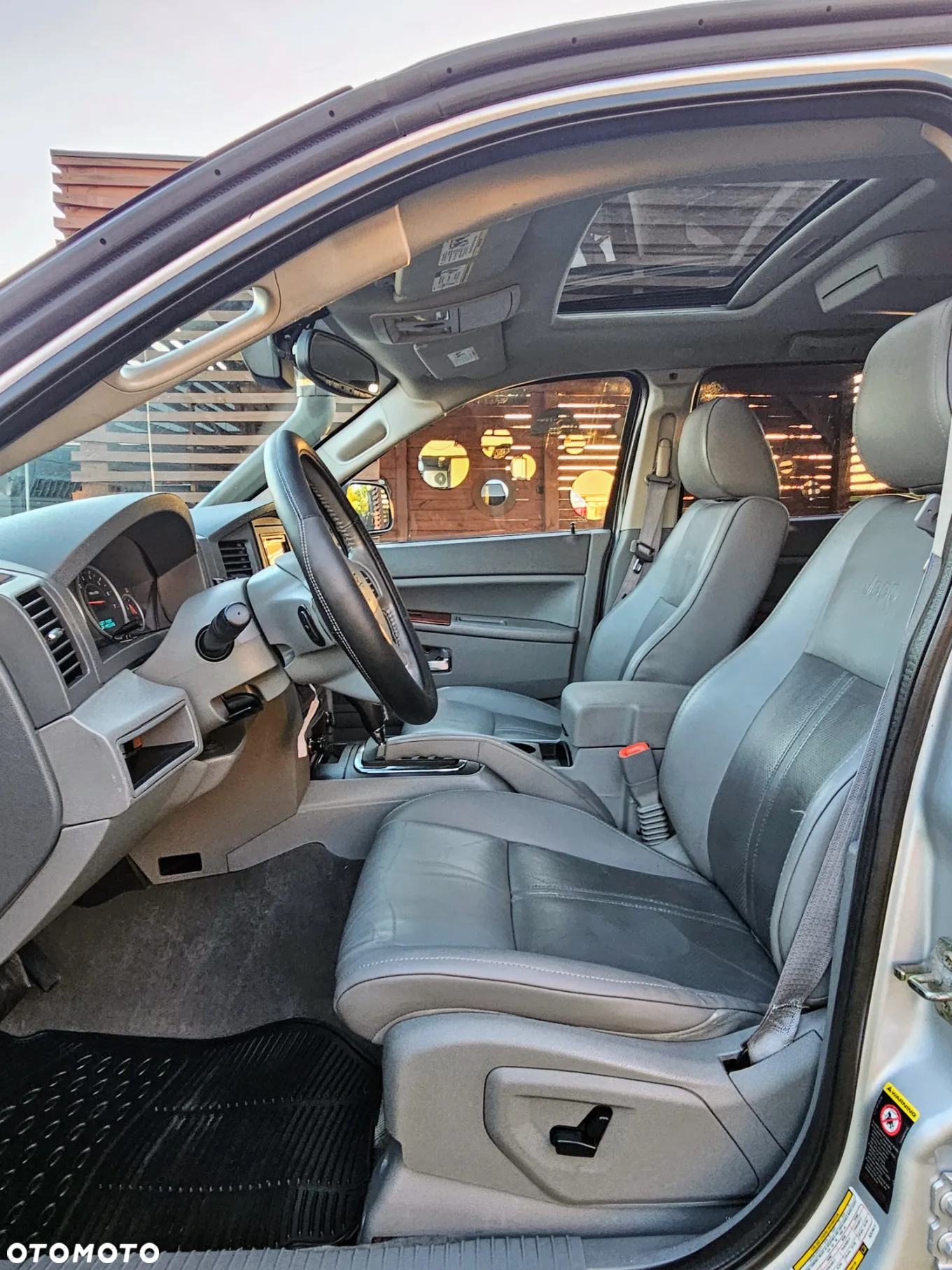 Jeep Grand Cherokee 5.7 V8 HEMI 4WD Automatik Overland - 27