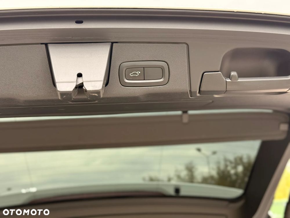 Volvo XC 60 D3 R-Design - 12