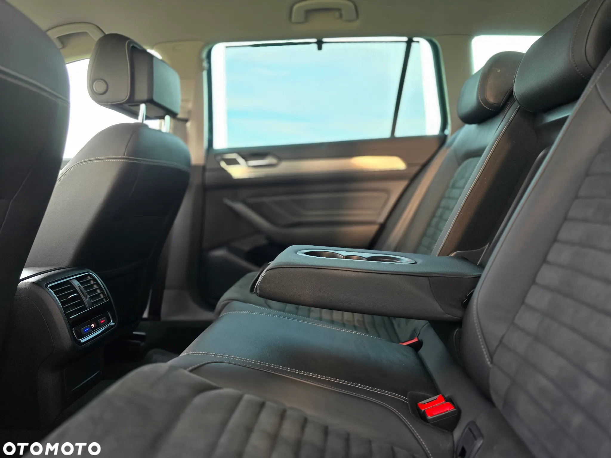 Volkswagen Passat 2.0 TDI Elegance DSG - 19
