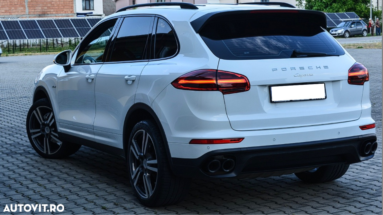 Porsche Cayenne 3.0 L - 8