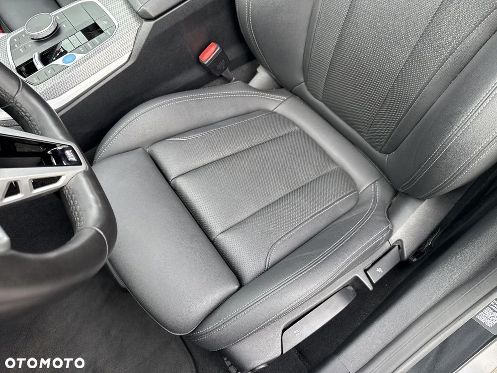 BMW i4 - 13