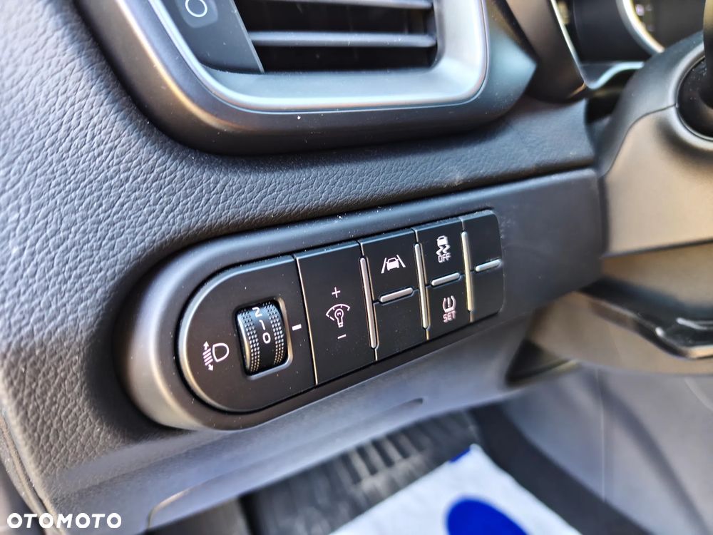 Kia XCeed 1.5 T-GDI M - 25