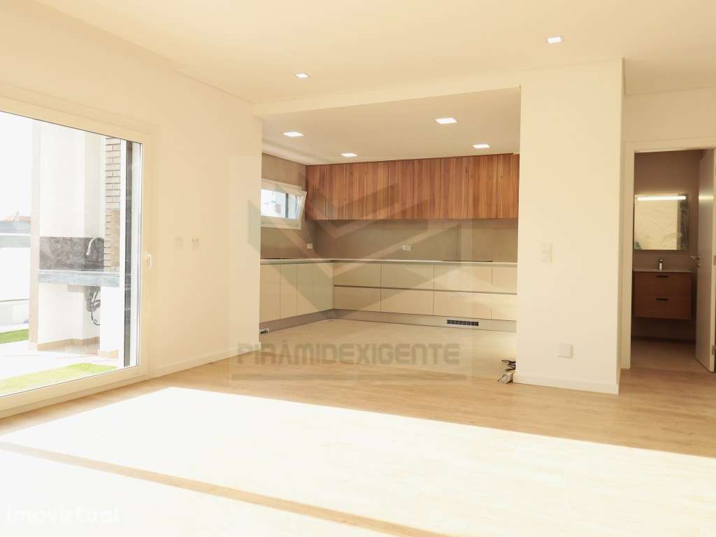 Moradia Isolada, Nova, 3 Suítes, Piscina, Perto de Tudo! - Grande imagem: 5/36