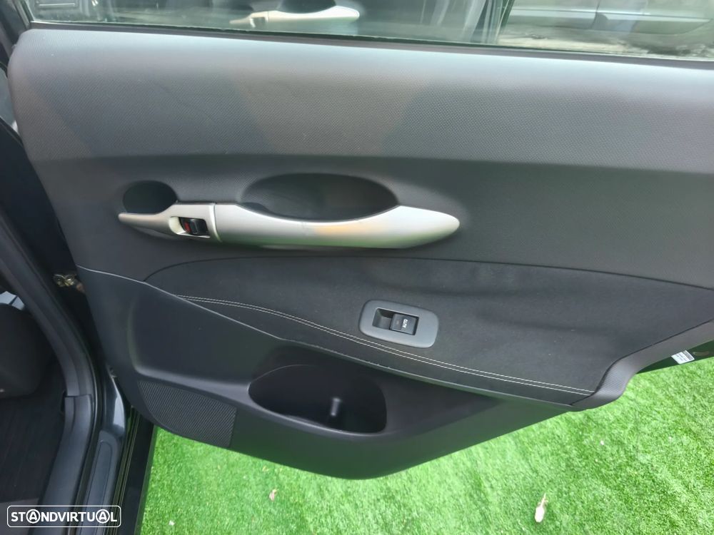 Toyota Auris 1.4 VVT-i AC+VSC - 15