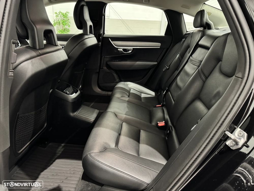 Volvo S90 T8 Twin Engine AWD Geartronic Momentum - 24