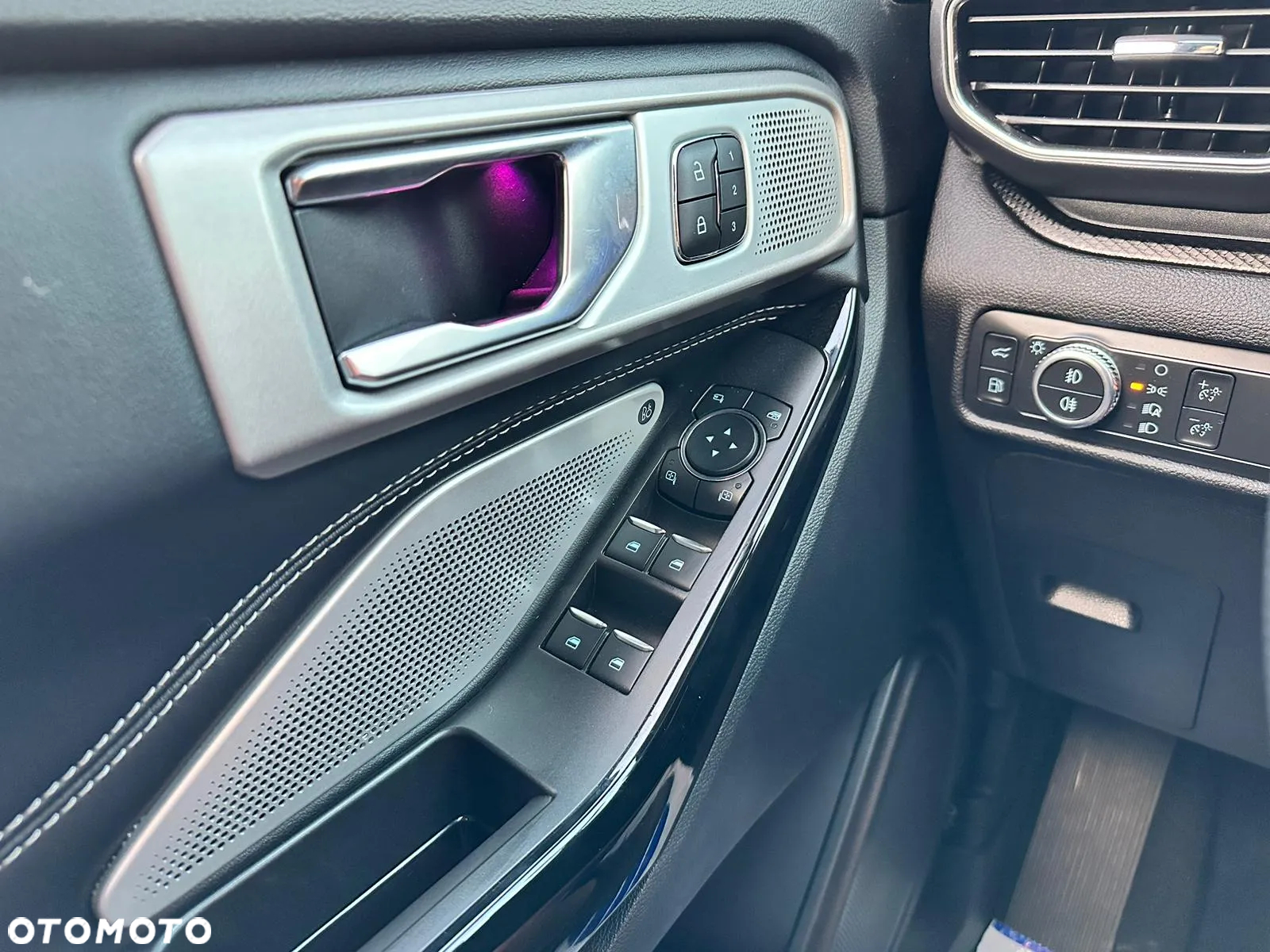 Ford Explorer - 27