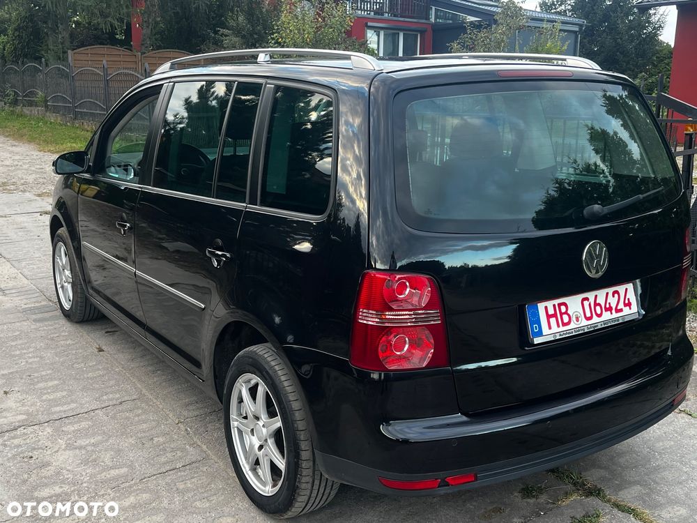 Volkswagen Touran 2.0 TDI DPF Highline DSG - 4