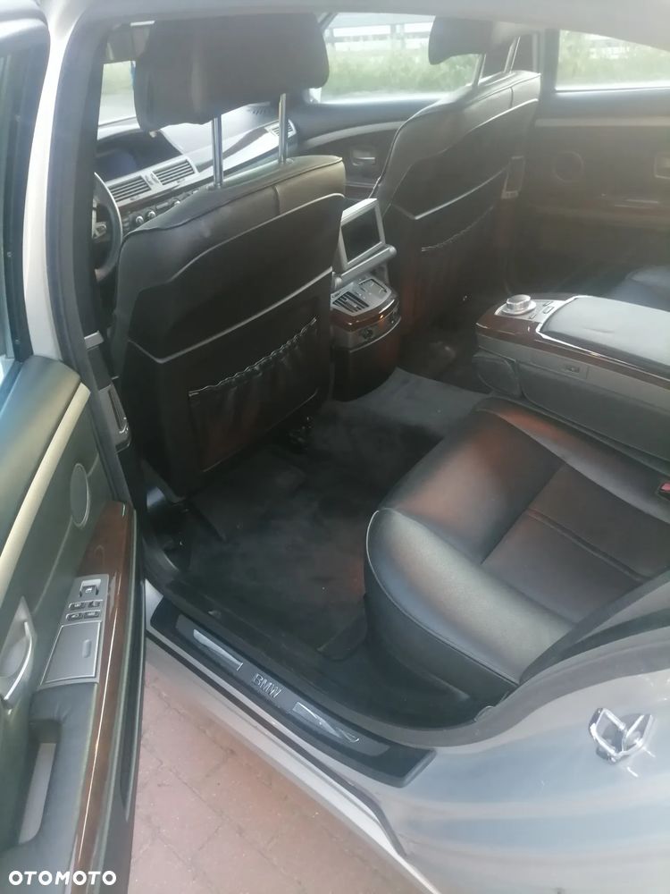 BMW Seria 7 750i L - 12