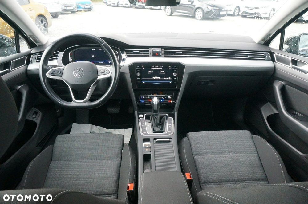 Volkswagen Passat - 11