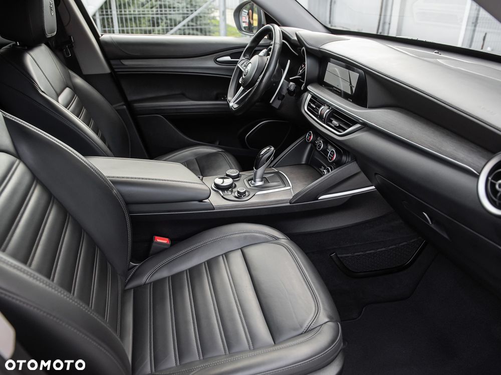 Alfa Romeo Stelvio - 36