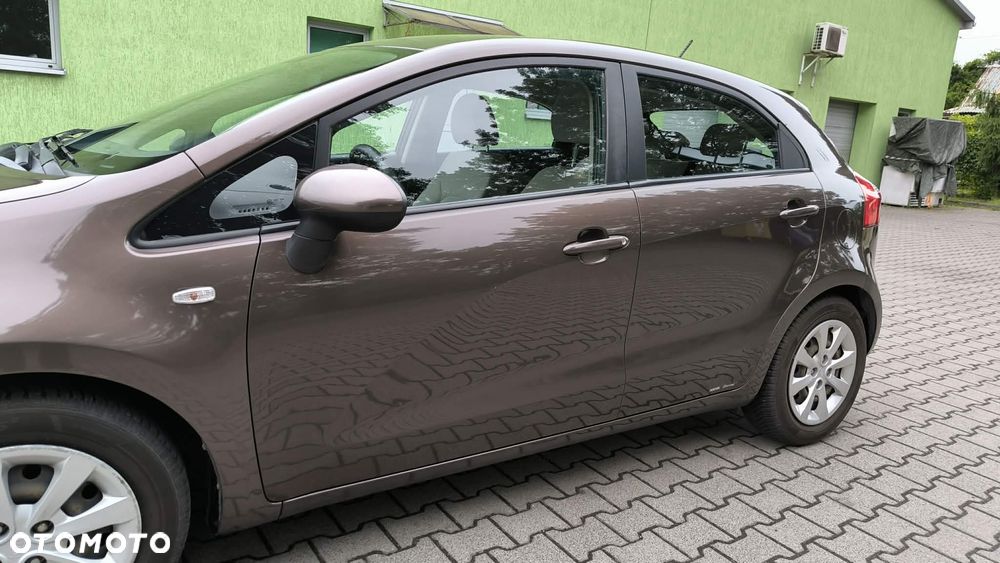 Kia Rio - 4