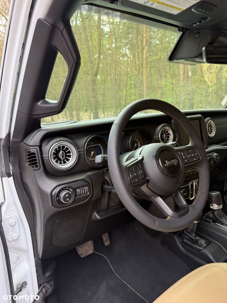 Jeep Wrangler 3.6 Unlim Sahara - 21