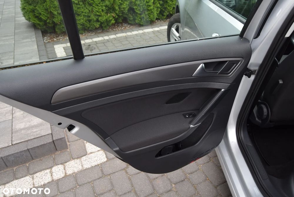 Volkswagen Golf 1.2 TSI BlueMotion Technology Comfortline - 19