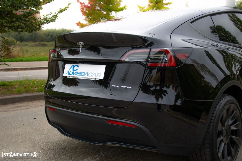 Tesla Model Y Long Range Dual Motor AWD - 33