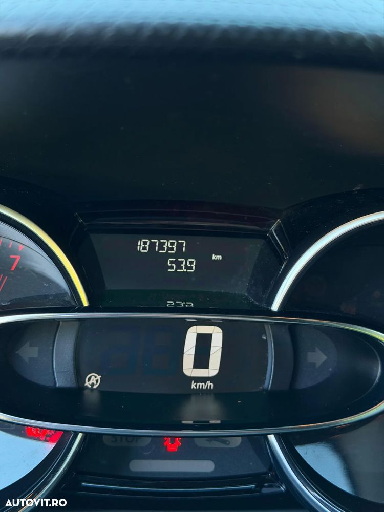 Renault Clio - 11