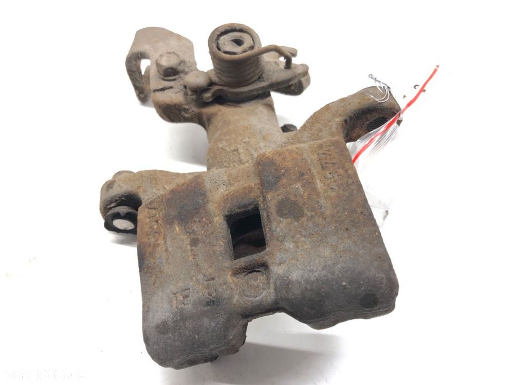 ZACISK LEWY TYŁ  MAZDA 6 Station Wagon (GY) 2002 - 2008 2.0 DI (GY19) 105 kW [143 KM] olej - 1