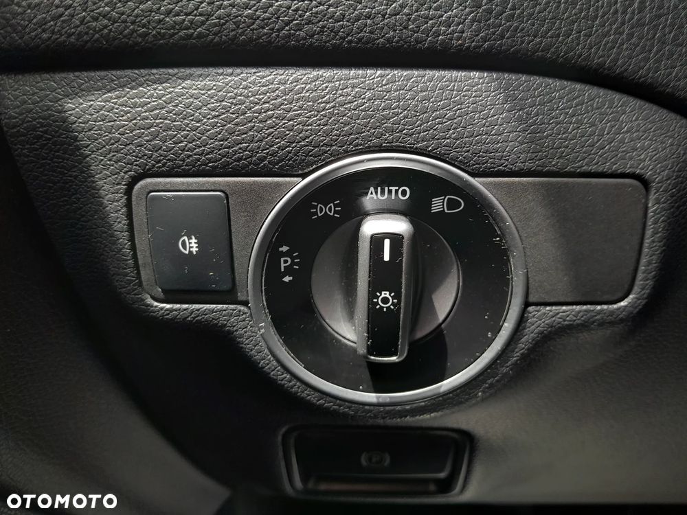 Mercedes-Benz CLA 200 7G-DCT AMG Line - 17