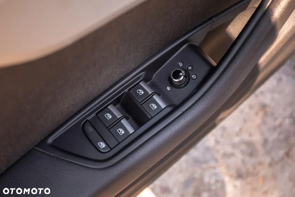 Audi A4 Avant 35 TDI S tronic - 24