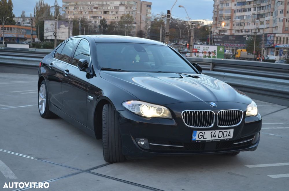 BMW Seria 5 525d xDrive - 14