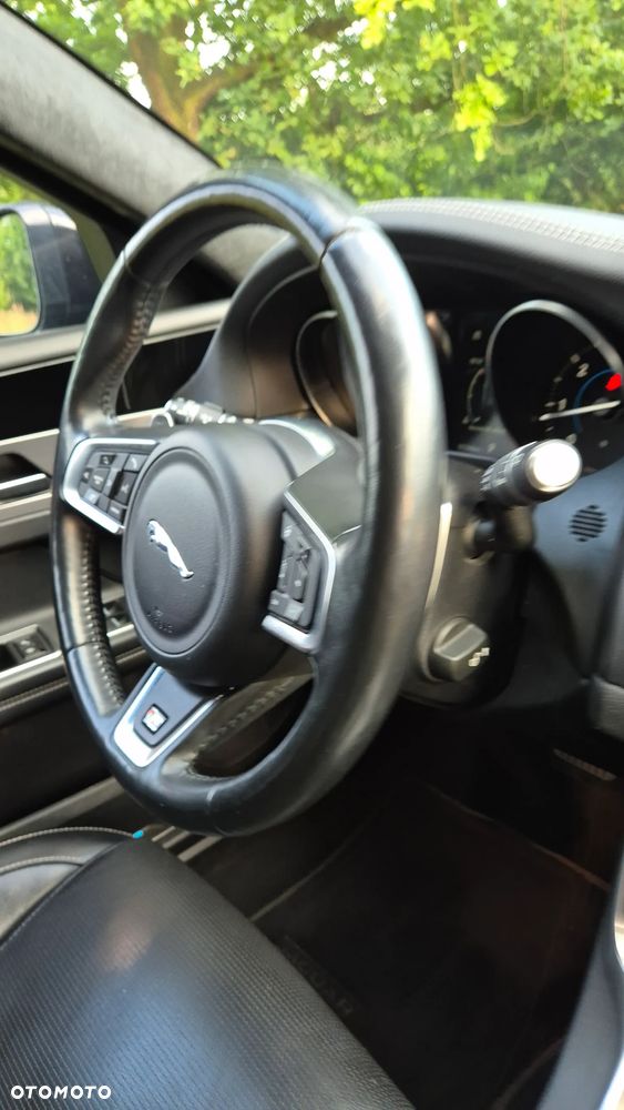 Jaguar XF 2.0 i4D R-Sport - 22