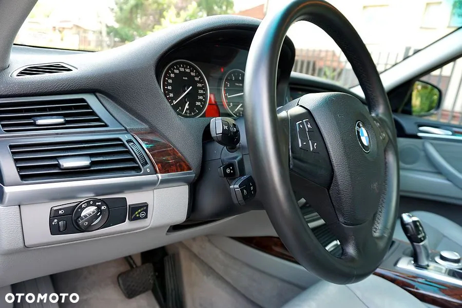 BMW X5 3.0si xDrive - 23