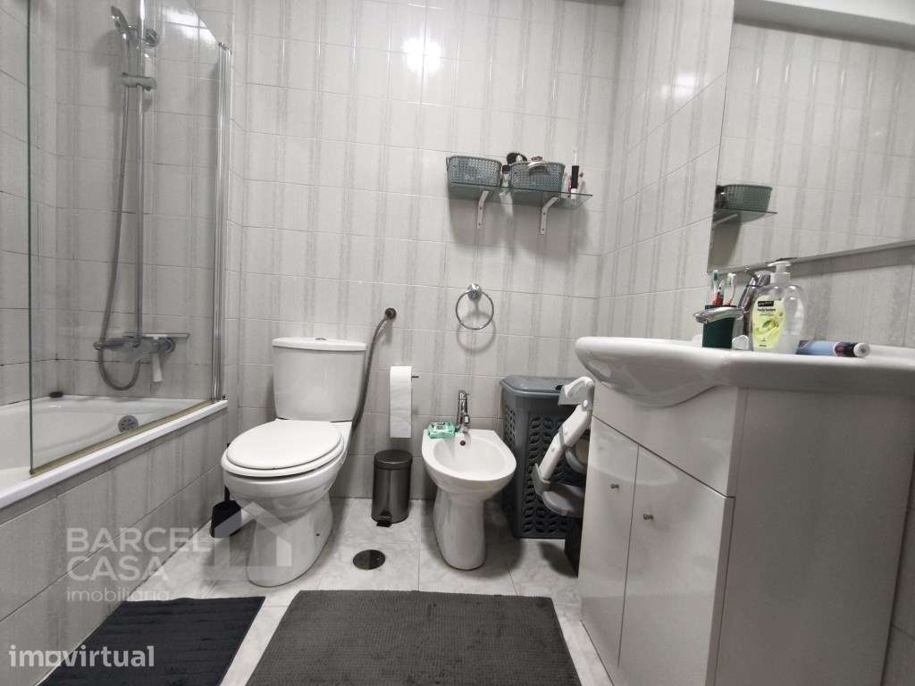 T2 renovado com garagem fechada - Grande imagem: 5/10