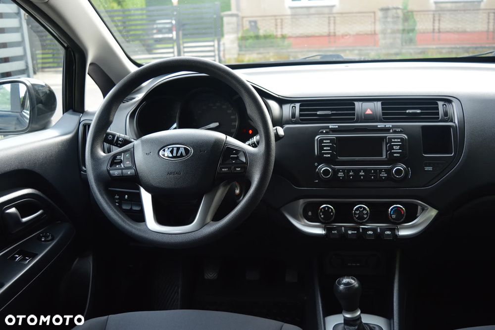 Kia Rio 1.2 Dream Team Edition - 17