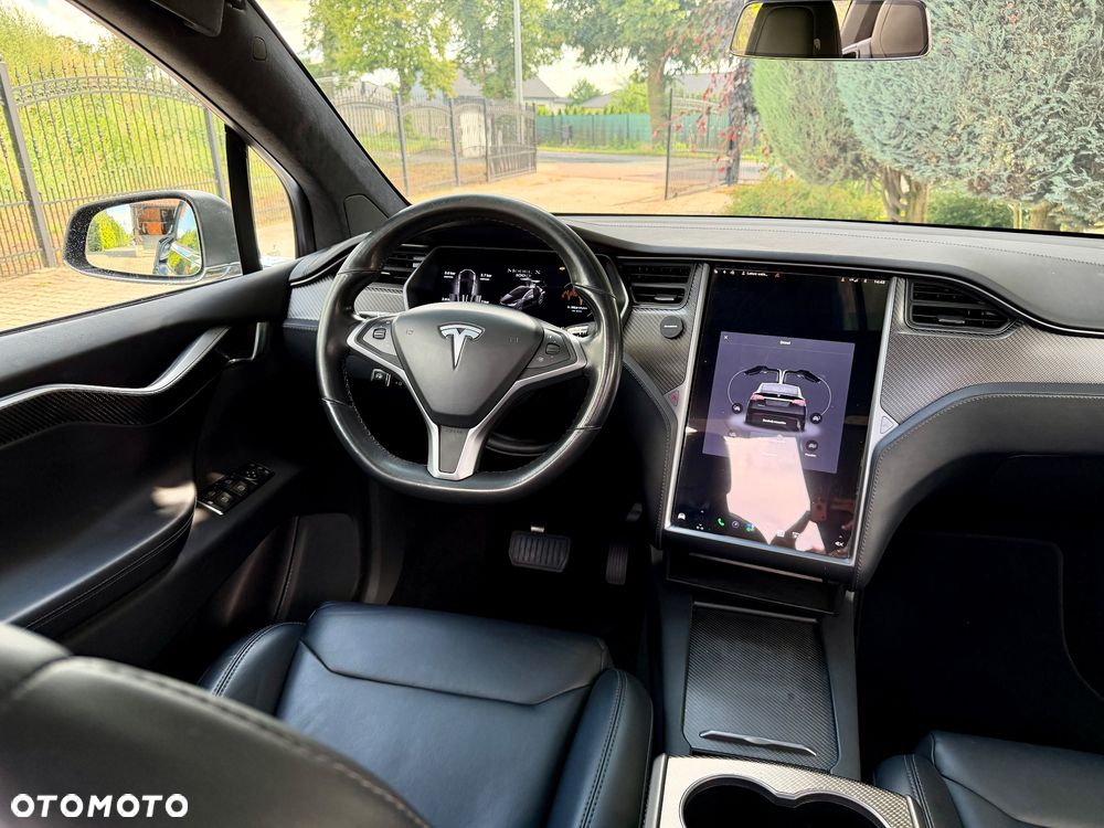 Tesla Model X - 17