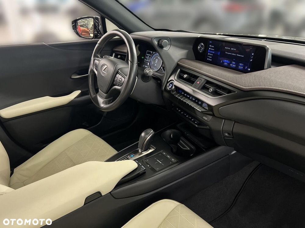 Lexus UX - 16