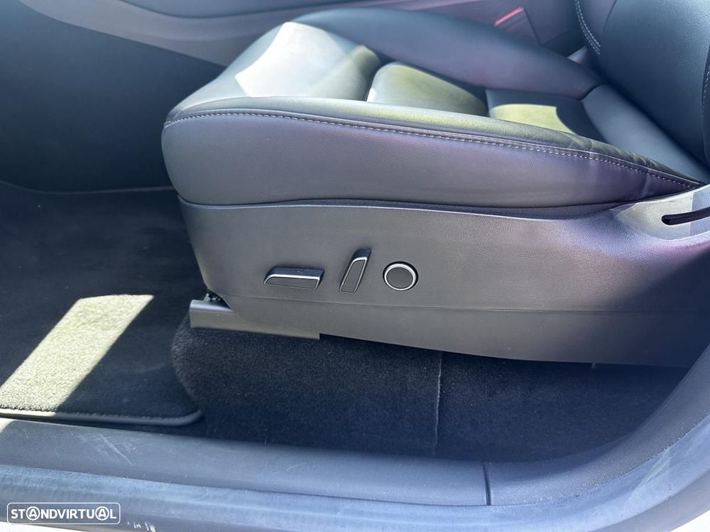 Tesla Model Y Long Range Tração Integral - 19