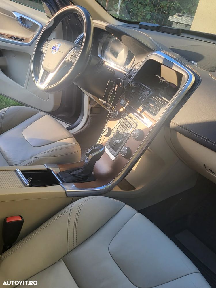 Volvo XC 60 D5 AWD Aut. Summum - 8