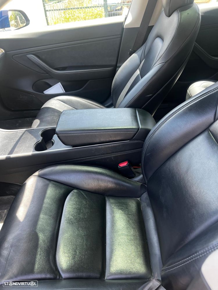 Tesla Model 3 - 4