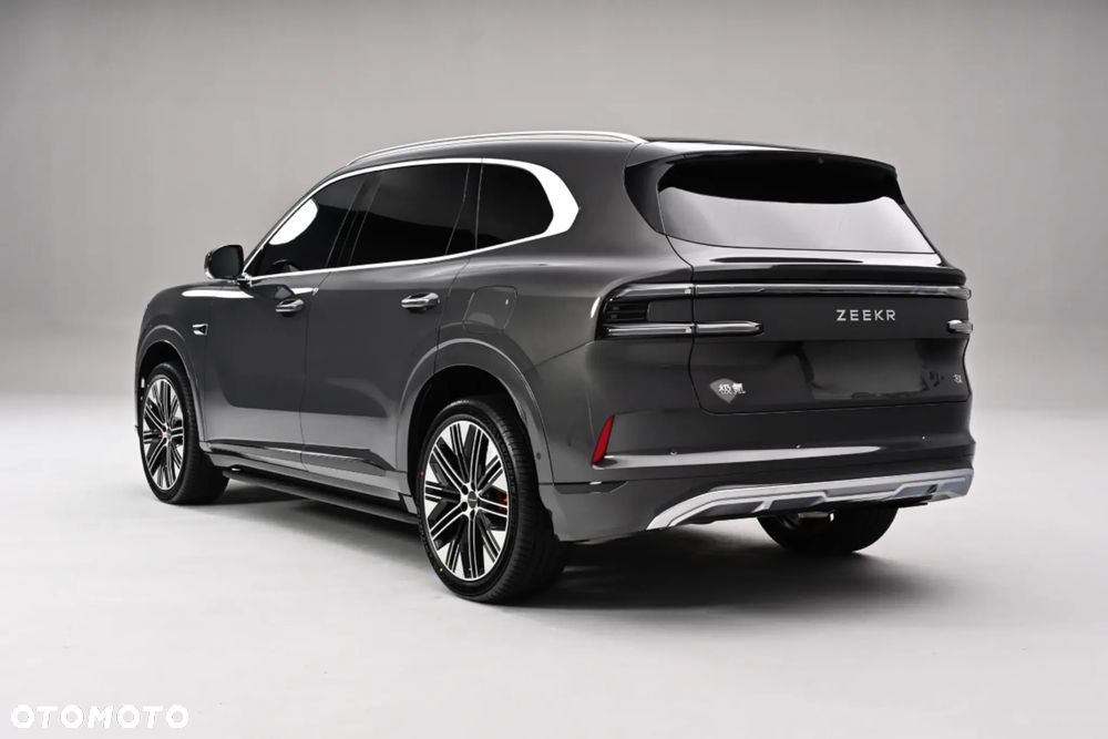 ZEEKR 8X - 10