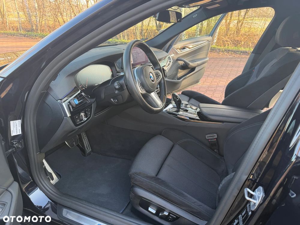 BMW Seria 5 530i xDrive M Sport sport - 9