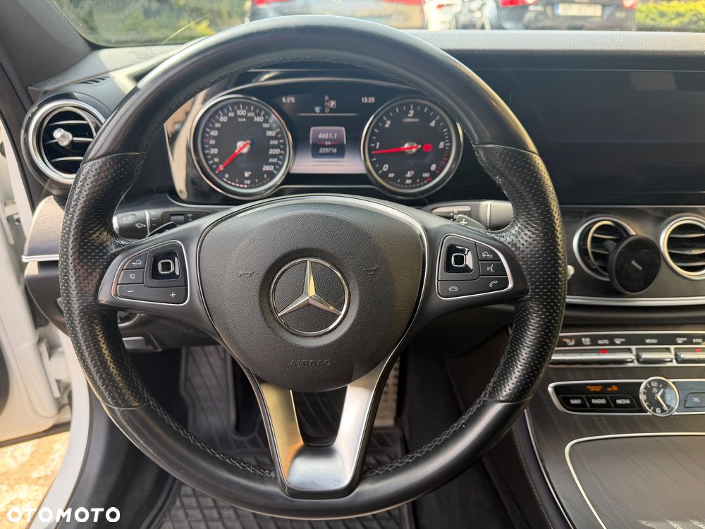 Mercedes-Benz Klasa E 220 d 4Matic All-Terrain 9G-TRONIC Exclusive - 13