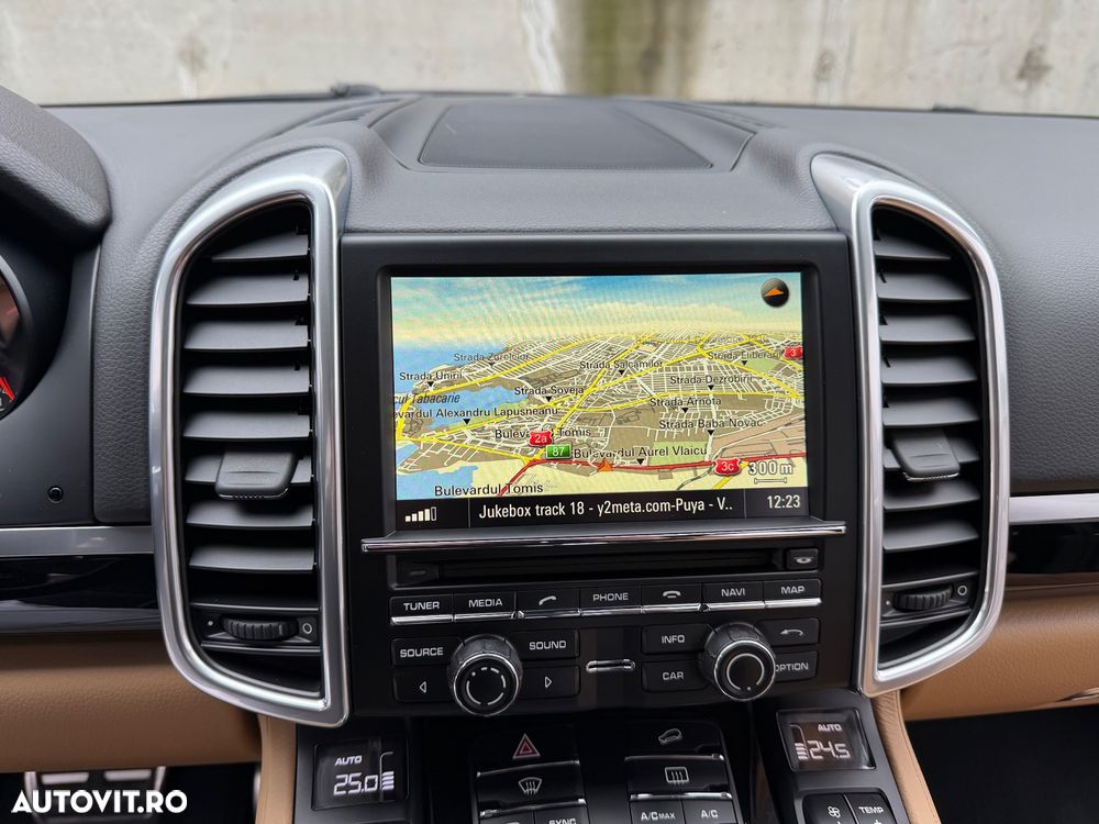 Porsche Cayenne Diesel Platinum Edition - 30