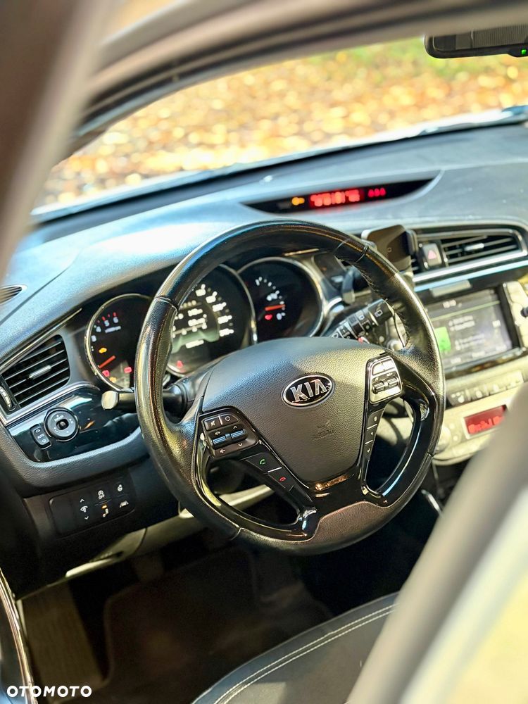 Kia Ceed - 12