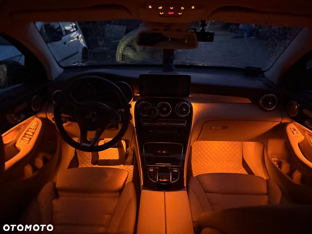 Mercedes-Benz GLC - 12